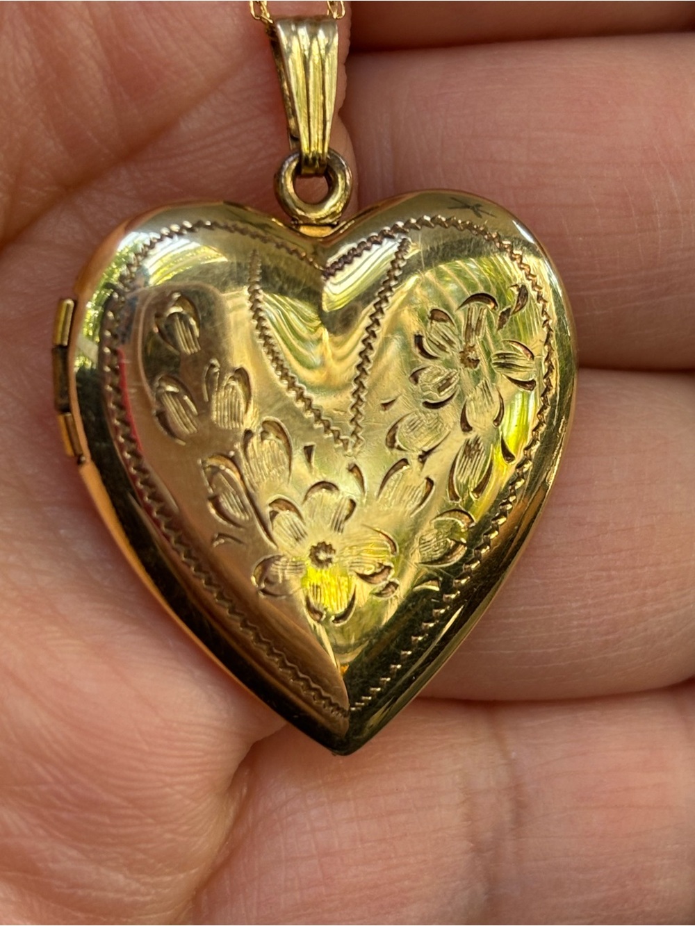 Vintage 12K Gold Filled Heart Photo Locket Necklace Floral Engraved